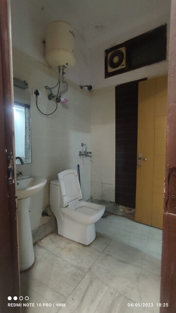 Bathroom in 1 BHK Builder Floor at Ansal Sushant Lok I, Sector 43 – for Rent