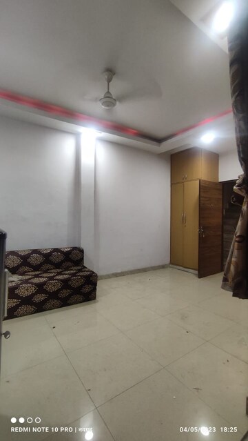 Living Room in 1 BHK Builder Floor at Ansal Sushant Lok I, Sector 43 – for Rent