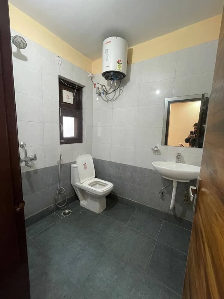 Bathroom, rof-aalayas 3 Bedroom 750 Sq.Ft. Apartment In Sector 102 Gurgaon 8024343