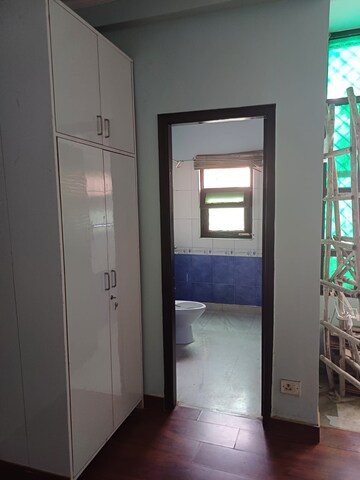 Building Lobby in 3 BHK Builder Floor at Unitech South City II, Sector 50 – for Rent
