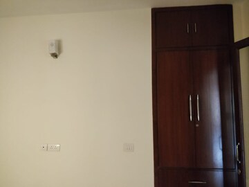 Furnished Amenities in 3 BHK Apartment at Safdarjang Enclave – for Rent