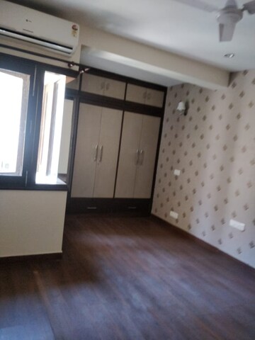 Room in 3 BHK Apartment at Safdarjang Enclave – for Rent