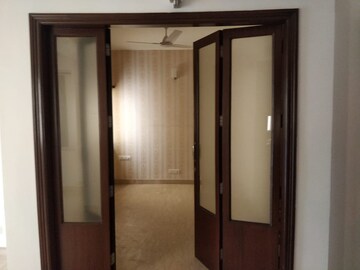 Room in 3 BHK Apartment at Safdarjang Enclave – for Rent