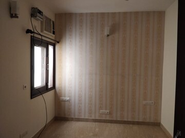 Room in 3 BHK Apartment at Safdarjang Enclave – for Rent