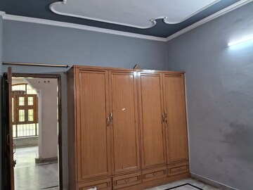 Furnished Amenities in 4 BHK Builder Floor at Janakpuri – for Sale