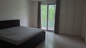 Room in 4 BHK Apartment at Vasant Vihar – for Rent