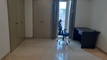 Room in 4 BHK Apartment at Vasant Vihar – for Rent