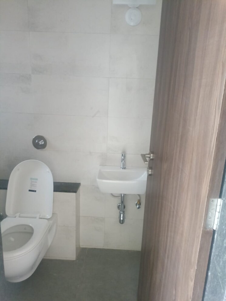Bathroom, karan-ira 1 Bedroom 550 Sq.Ft. Apartment In Kalyani Nagar Pune 8024581