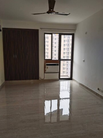 Room in 3 BHK Apartment at Unitech The Residences Sector 33, Sector 33 – for Rent