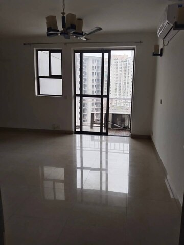 Room in 3 BHK Apartment at Unitech The Residences Sector 33, Sector 33 – for Rent
