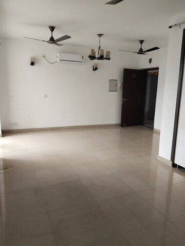 Room in 3 BHK Apartment at Unitech The Residences Sector 33, Sector 33 – for Rent