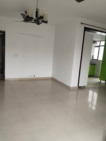 Room in 3 BHK Apartment at Unitech The Residences Sector 33, Sector 33 – for Rent