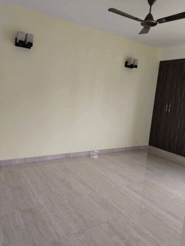 Room in 3 BHK Apartment at Unitech The Residences Sector 33, Sector 33 – for Rent