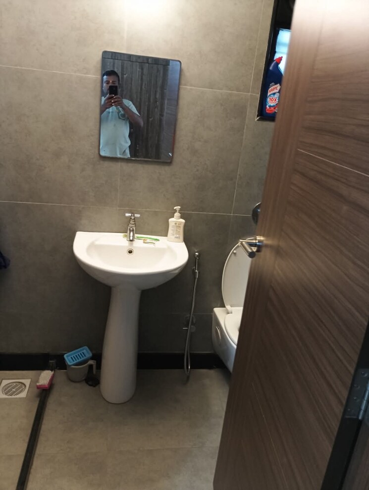 Bathroom, sakore-nagar-chs 2 Bedroom 750 Sq.Ft. Apartment In Viman Nagar Pune 8024758