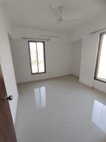 Room in 2 BHK Apartment at Lohia Unicus C Wing, Bavdhan – for Rent