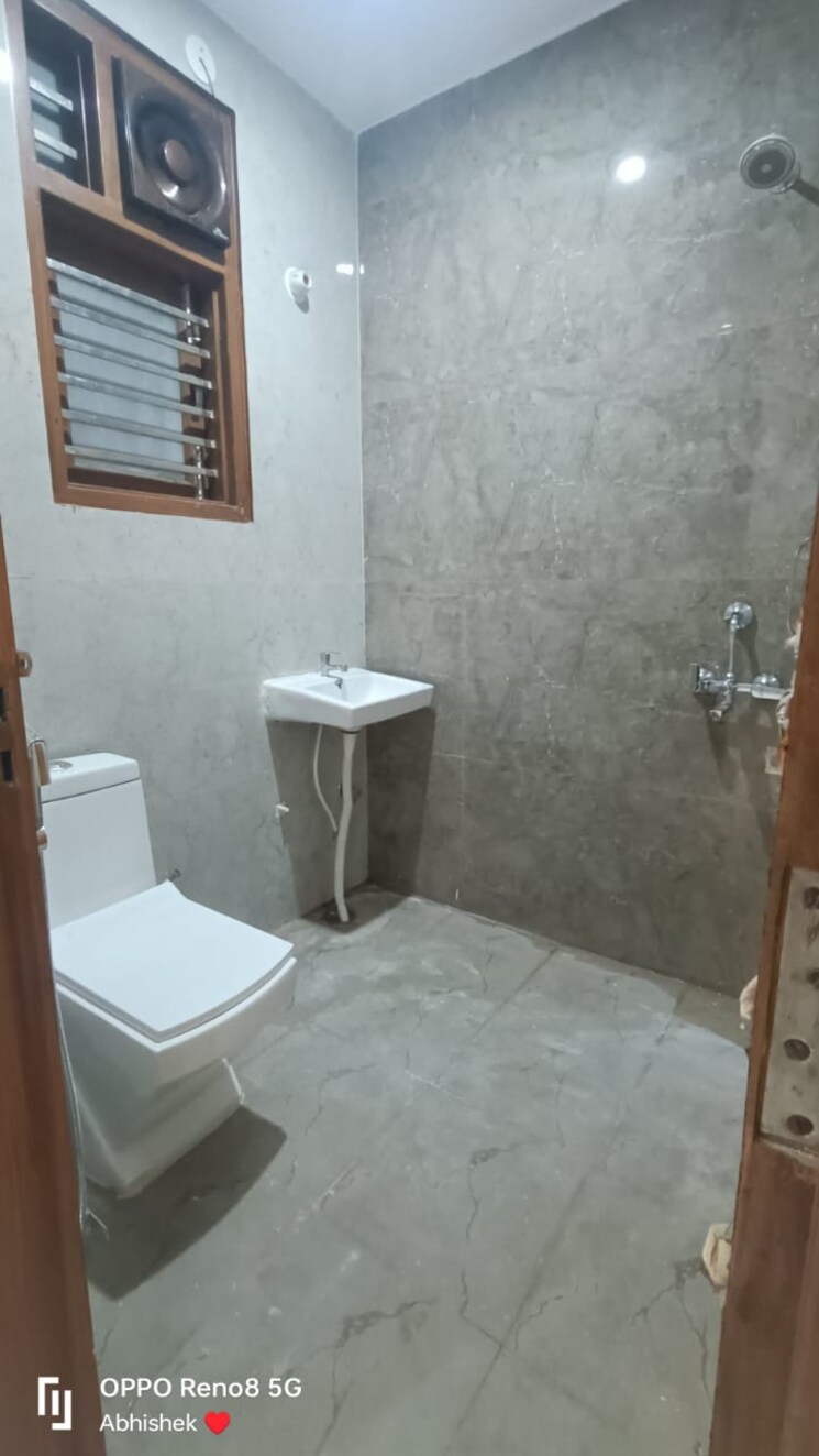 Bathroom, chhajjupur 1 Bedroom 450 Sq.Ft. Builder Floor In Chhajjupur Delhi 8024826