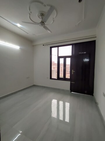 Room in 1 BHK Builder Floor at Chhajjupur – for Rent