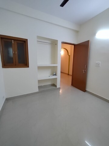 Master Bedroom in 2 BHK Builder Floor at Chhajjupur – for Rent