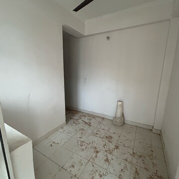 Room in 3.5 BHK Apartment at Amrapali Riverview, Amrapali Leisure Valley – for Rent