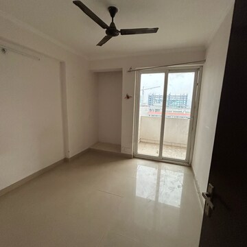 Room in 3.5 BHK Apartment at Amrapali Riverview, Amrapali Leisure Valley – for Rent