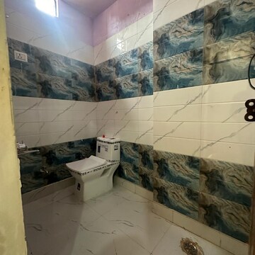 Attached Bathroom in 1.5 BHK Builder Floor at New Ashok Nagar – for Rent