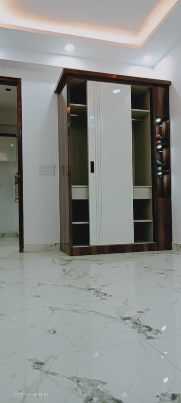 Building Lobby in 3 BHK Builder Floor at Sector 72 – for Sale