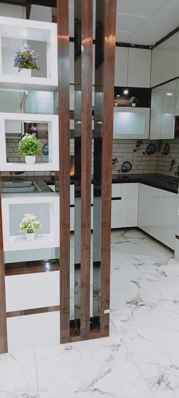 Room in 3 BHK Builder Floor at Sector 72 – for Sale