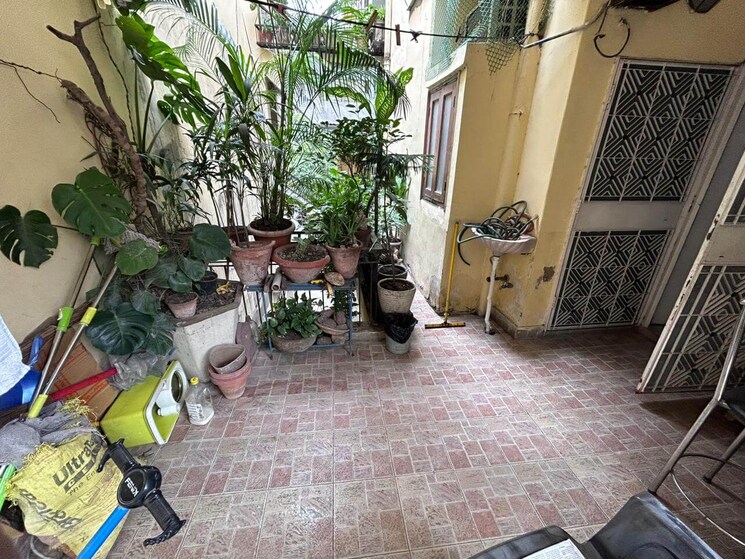 Gym, janakpuri 2.5 Bedroom 550 Sq.Ft. Builder Floor In Janakpuri Delhi 8024912