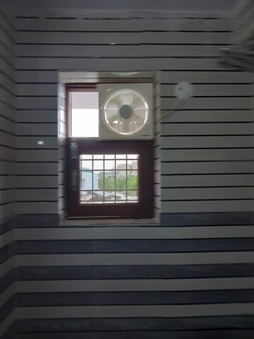 Parking in 3 BHK Builder Floor at Sector 14 – for Rent