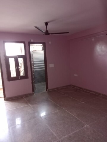 Room in 3 BHK Builder Floor at Sector 14 – for Rent