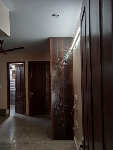 Building Lobby in 3 BHK Builder Floor at Sector 14 – for Rent