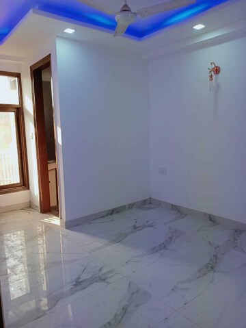 Room in 3 BHK Apartment at Panchsheel Vihar – for Sale