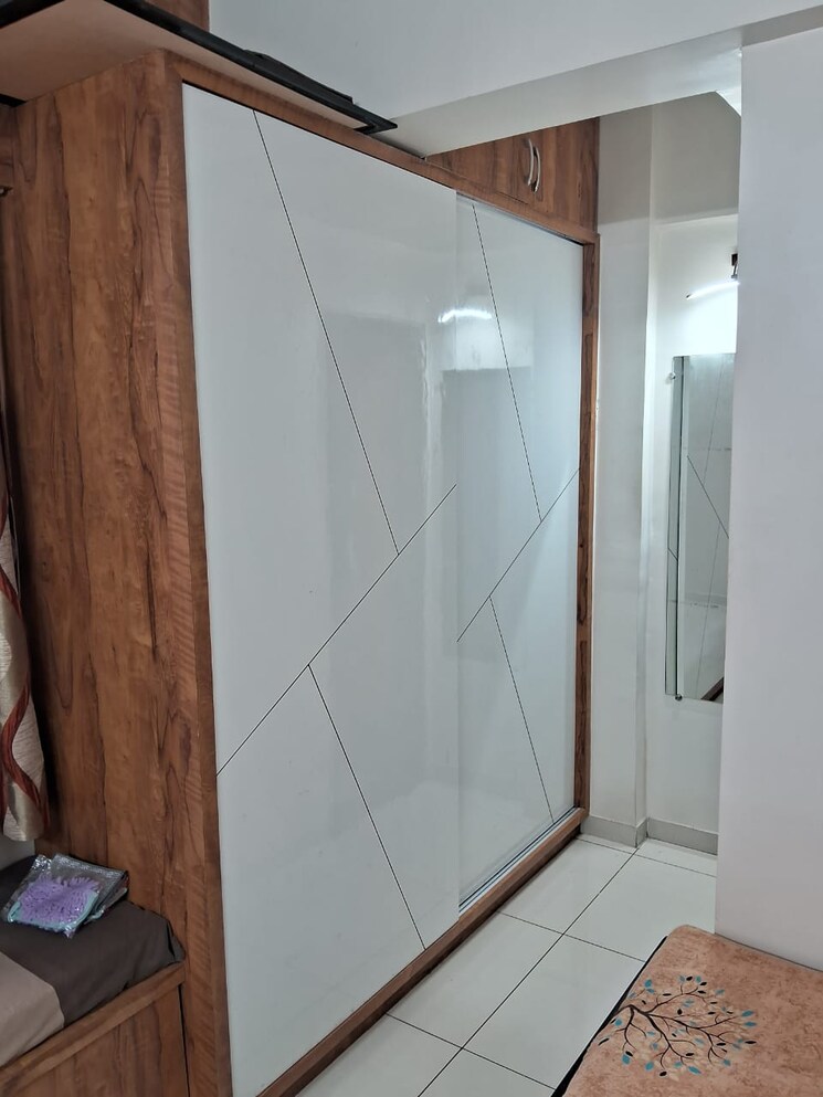 Room, vaishnodevi circle 2 Bedroom 110 Sq.Yd. Apartment In Vaishnodevi Circle Ahmedabad 8025065