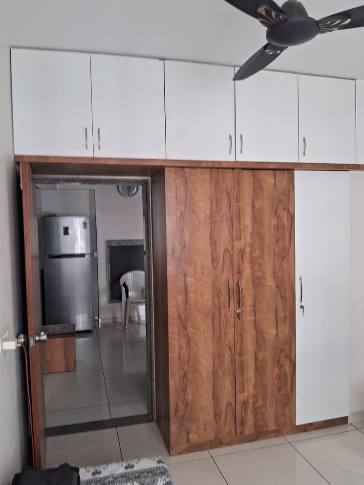 undefined, vaishnodevi circle 2 Bedroom 110 Sq.Yd. Apartment In Vaishnodevi Circle Ahmedabad 8025065