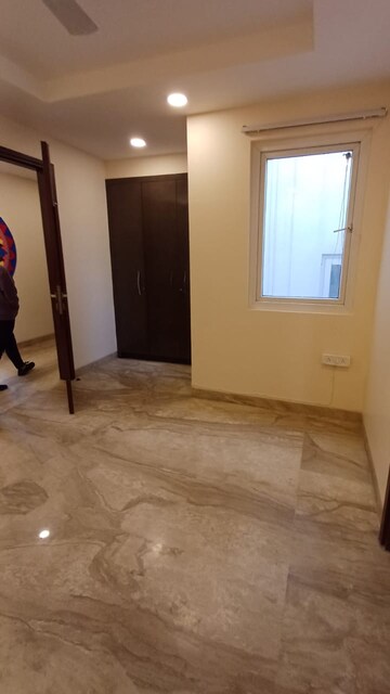 Room in 3 BHK Apartment at Greater Kailash ii – for Rent