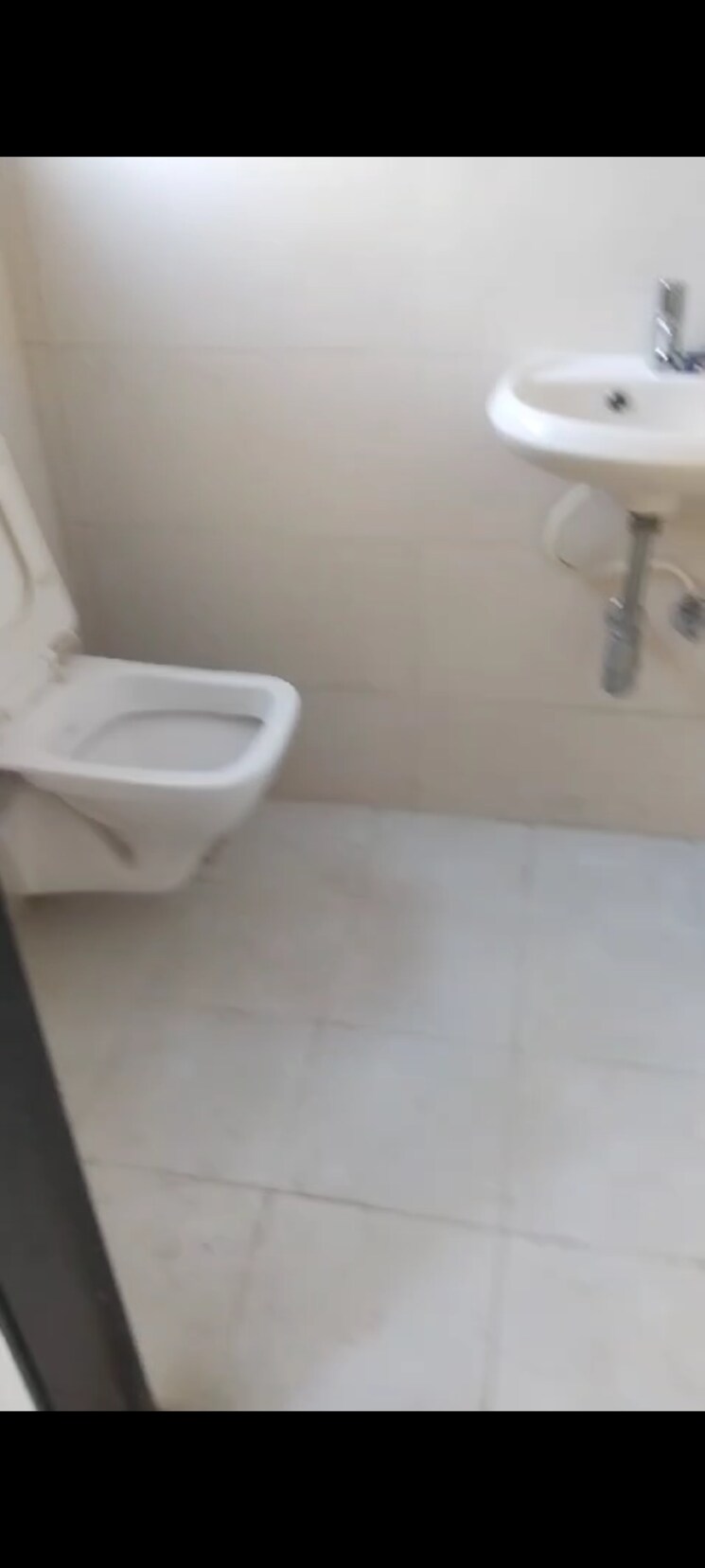 Bathroom, dadar west 2 Bedroom 510 Sq.Ft. Apartment In Dadar West Mumbai 8025122