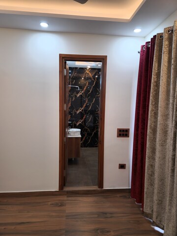 Room in 3 BHK Apartment at Sheikh Sarai – for Rent
