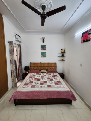 Bedroom in 3 BHK Apartment at Sheikh Sarai – for Rent