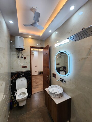 Bathroom in 3 BHK Apartment at Sheikh Sarai – for Rent