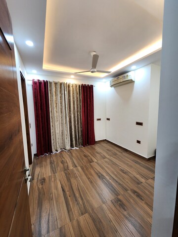 Bedroom in 3 BHK Apartment at Sheikh Sarai – for Rent