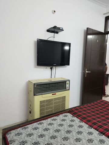 Room in 2 BHK Apartment at Panchsheel Vihar – for Rent