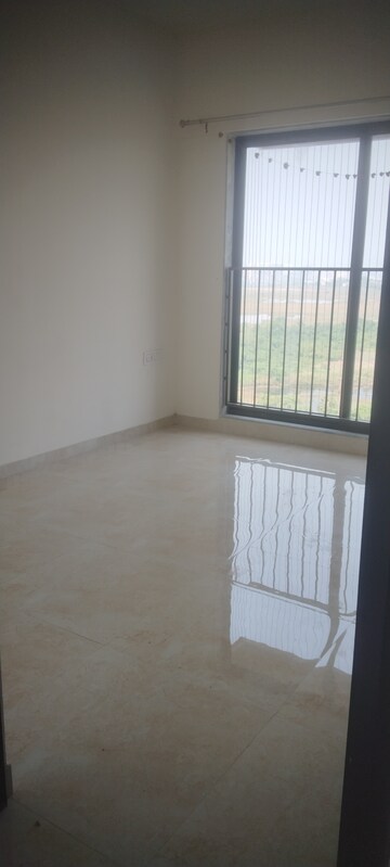 Room in 2 BHK Apartment at Sunteck West World, Naigaon East – for Rent