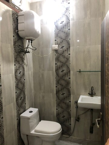 Bathroom in 2 BHK Apartment at Khirki Extension – for Rent