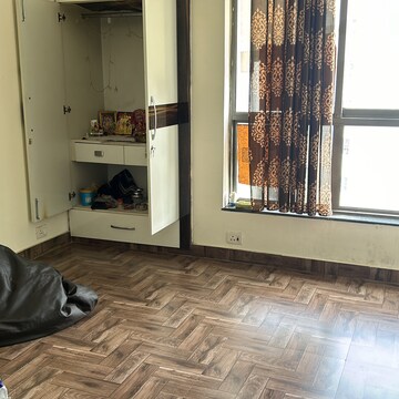Bedroom in 3.5 BHK Apartment at Unitech The Residences Gurgaon, Islampur – for Rent