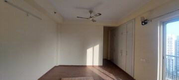 Room in 3 BHK Apartment at Maxblis Grand Wellington, Sector 75 – for Rent
