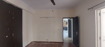 Room in 3 BHK Apartment at Gardenia Golf City, Sector 75 – for Rent