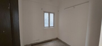 Room in 3 BHK Apartment at Gardenia Golf City, Sector 75 – for Rent