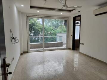 Room in 4 BHK Apartment at East Of Kailash – for Rent