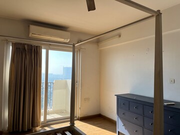 Room in 2 BHK Apartment at Omaxe Grand, Sector 93b – for Rent