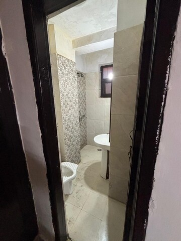 Bathroom in 1 RK Builder Floor at Eldeco Ananda, Sector 48 – for Rent